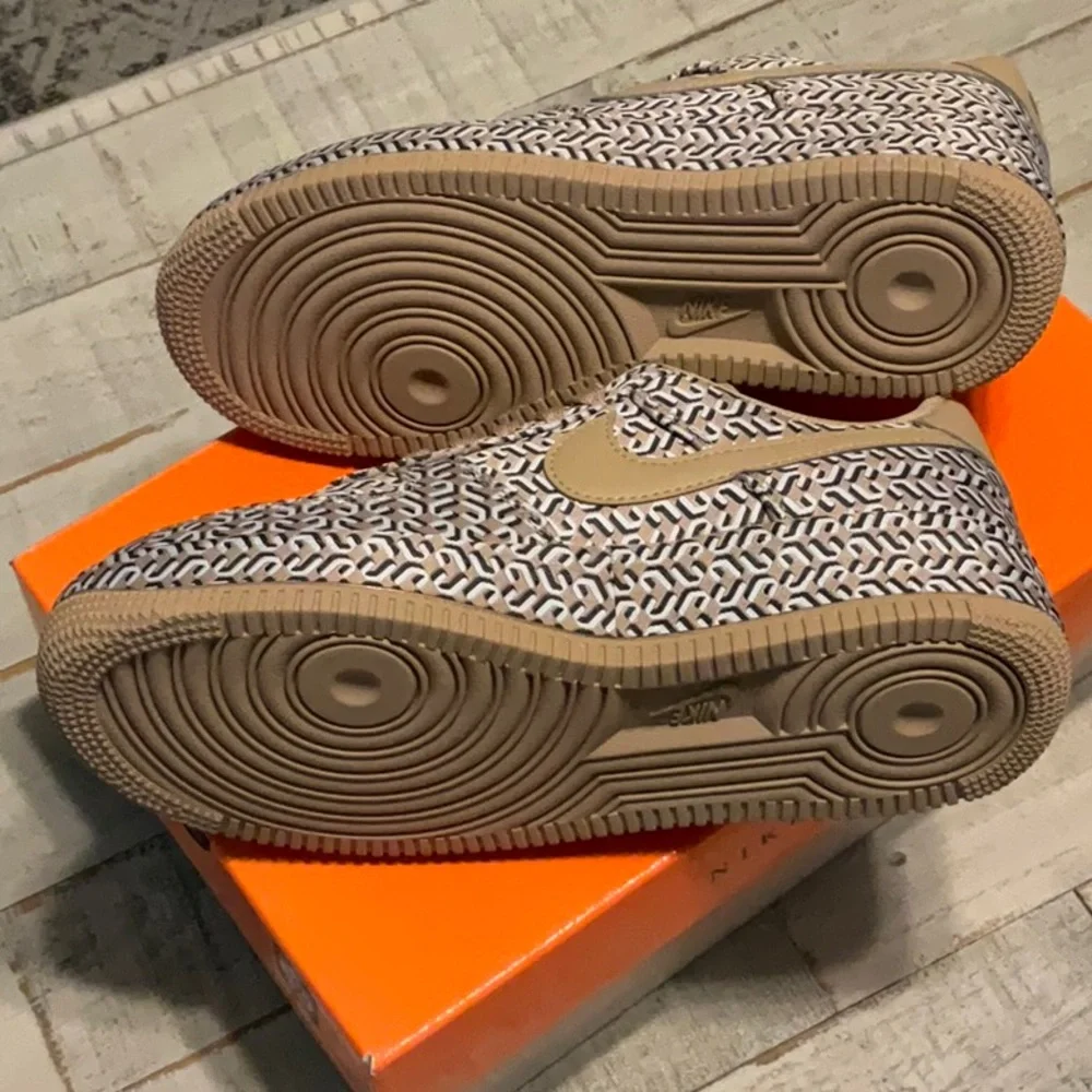 NIB NIKE WOMANS AIR FOR E 1 LX